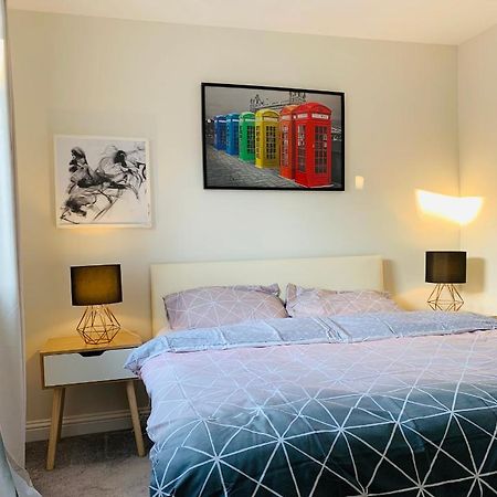 Whyte, Modern 3 Bed House With Garden, Sleeps 9, Free Parking, Sittingbourne City Centre, Kent Luaran gambar