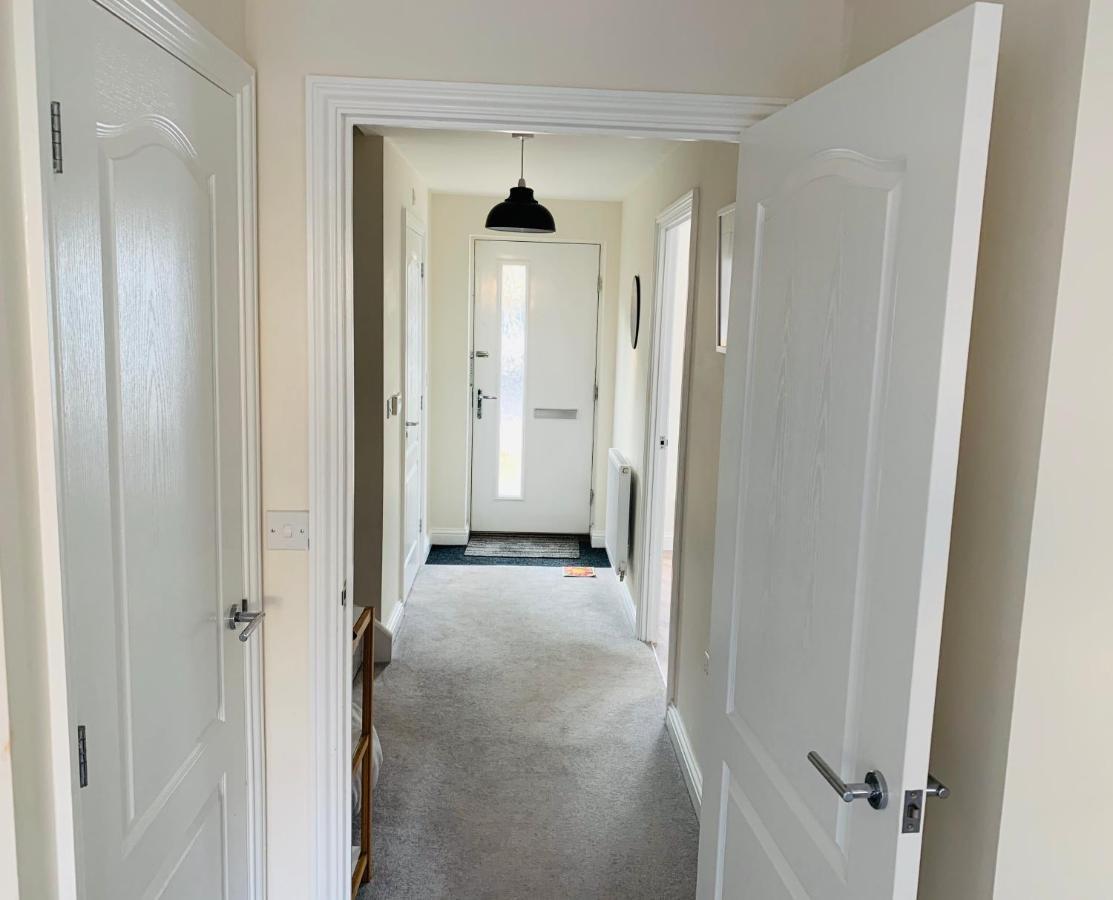 Whyte, Modern 3 Bed House With Garden, Sleeps 9, Free Parking, Sittingbourne City Centre, Kent Luaran gambar