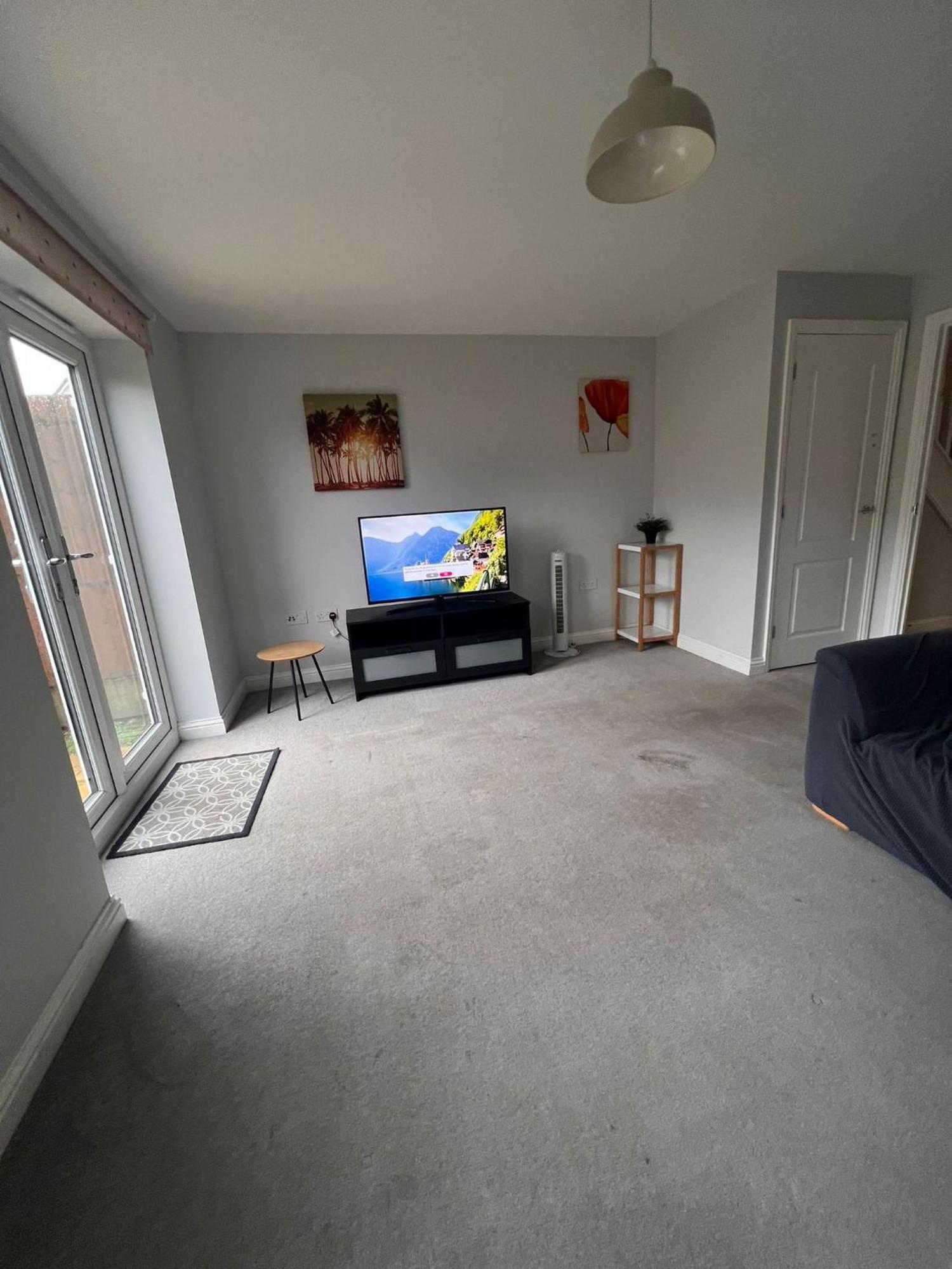 Whyte, Modern 3 Bed House With Garden, Sleeps 9, Free Parking, Sittingbourne City Centre, Kent Luaran gambar
